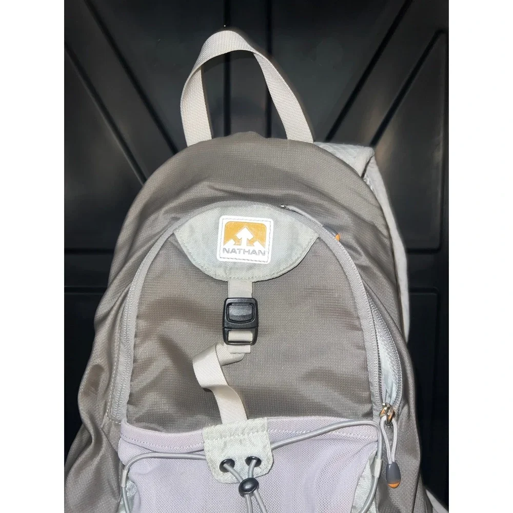 Nathan Hydration Backpack Running Vest Grey‎ White with 2L Water Bladder